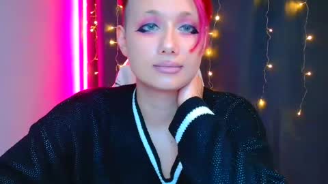 Snapshot of tommioo7 chatting on 01.11.25 Galadriel online show from 01.11.25