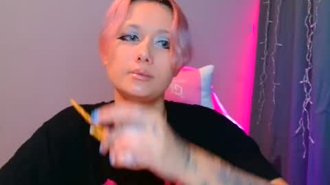 Snapshot of tommioo7 chatting on 02.20.25 Galadriel online show from 02.20.25