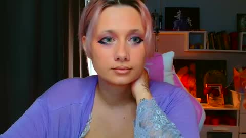 Snapshot of tommioo7 chatting on 03.11.25 Galadriel online show from 03.11.25