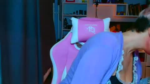 Snapshot of tommioo7 chatting on 03.11.25 Galadriel online show from 03.11.25