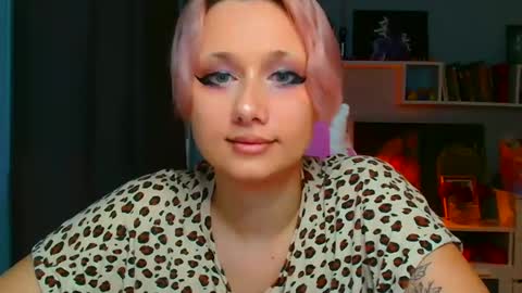 Snapshot of tommioo7 chatting on 03.12.25 Galadriel online show from 03.12.25