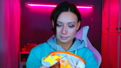 Snapshot of tommioo7 chatting on 09.25.25 Galadriel online show from 09.25.25