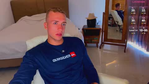 Snapshot of tommy_cumfinger chatting on 11.01.25 Tommy online show from 11.01.25