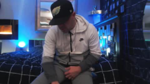 Snapshot of tommy_knuckles chatting on 11.28.25 Tommy online show from 11.28.25