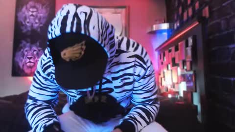 Snapshot of tommy_knuckles chatting on 12.17.25 Tommy online show from 12.17.25