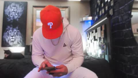 Snapshot of tommy_knuckles chatting on 12.21.25 Tommy online show from 12.21.25