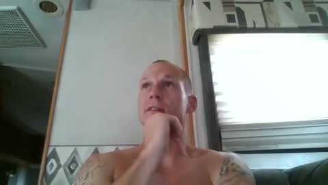 Snapshot of tommygunsfit chatting on 10.09.25 tommygunsfit online show from 10.09.25