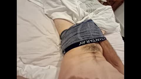 Snapshot of tomnomm chatting on 10.20.25 tomnomm online show from 10.20.25