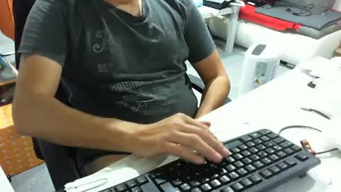 Tom online show from 10.05.25