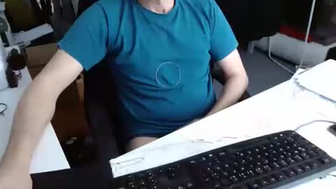 Snapshot of tomtom02029 chatting on 02.20.26 Tom online show from 02.20.26