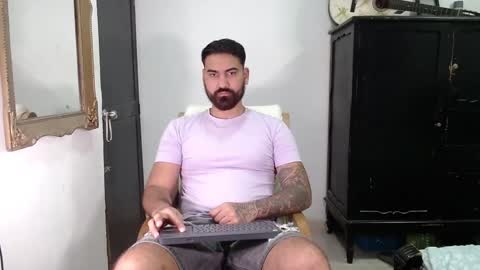 Snapshot of tomy_johnson2 chatting on 12.01.24 Tomas jhonson online show from 12.01.24