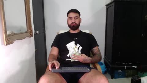 Snapshot of tomy_johnson2 chatting on 01.13.25 Tomas jhonson online show from 01.13.25