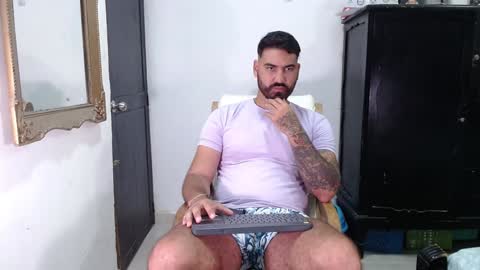 Snapshot of tomy_johnson2 chatting on 01.24.25 Tomas jhonson online show from 01.24.25