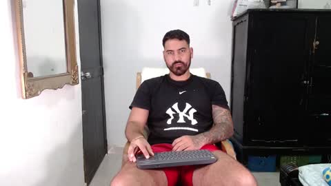 Snapshot of tomy_johnson2 chatting on 01.27.25 Tomas jhonson online show from 01.27.25