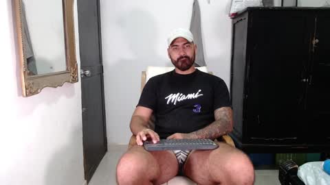 Snapshot of tomy_johnson2 chatting on 01.28.25 Tomas jhonson online show from 01.28.25