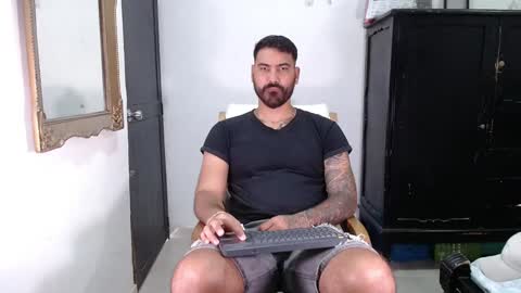 Snapshot of tomy_johnson2 chatting on 01.29.25 Tomas jhonson online show from 01.29.25