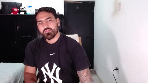 Snapshot of tomy_johnson2 chatting on 10.27.25 Tomas jhonson online show from 10.27.25