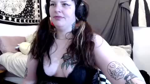 Snapshot of tonkawilde chatting on 12.02.24 Tonka Wilde online show from 12.02.24