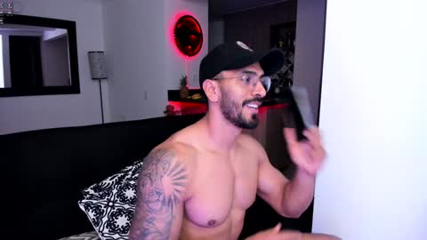 Snapshot of tony_muscle1 chatting on 01.21.25 tony muscle1 online show from 01.21.25