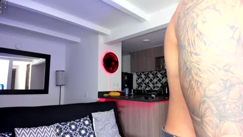 Snapshot of tony_muscle1 chatting on 01.25.25 tony muscle1 online show from 01.25.25