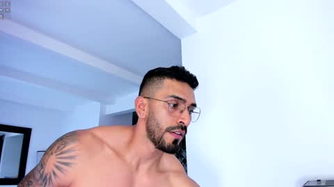 Snapshot of tony_muscle1 chatting on 01.26.25 tony muscle1 online show from 01.26.25