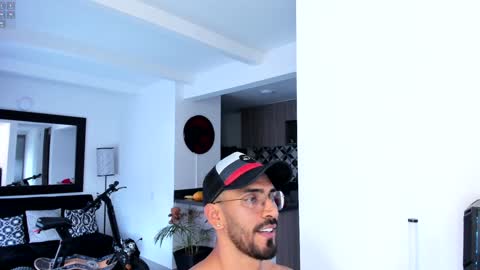 Snapshot of tony_muscle1 chatting on 01.27.25 tony muscle1 online show from 01.27.25