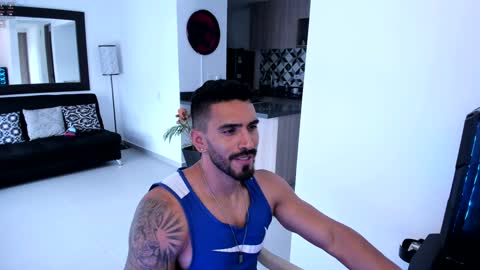 Snapshot of tony_muscle1 chatting on 01.28.25 tony muscle1 online show from 01.28.25