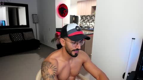 Snapshot of tony_muscle1 chatting on 01.29.25 tony muscle1 online show from 01.29.25