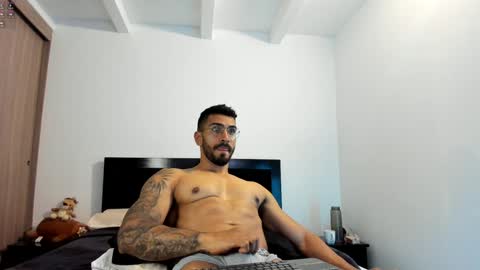 Snapshot of tony_muscle1 chatting on 01.31.25 tony muscle1 online show from 01.31.25