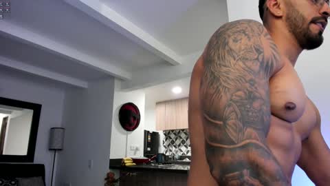 Snapshot of tony_muscle1 chatting on 02.03.25 tony muscle1 online show from 02.03.25