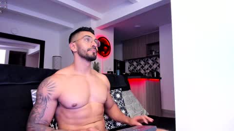 Snapshot of tony_muscle1 chatting on 02.07.25 tony muscle1 online show from 02.07.25