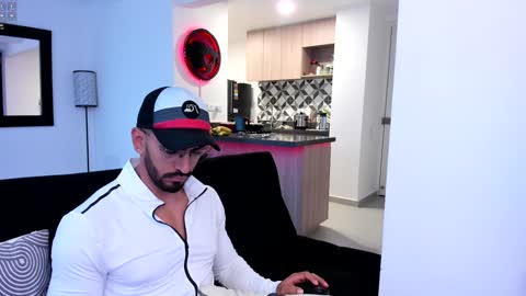 Snapshot of tony_muscle1 chatting on 02.08.25 tony muscle1 online show from 02.08.25