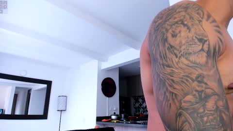 Snapshot of tony_muscle1 chatting on 02.09.25 tony muscle1 online show from 02.09.25