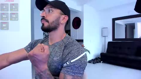 Snapshot of tony_muscle1 chatting on 02.17.25 tony muscle1 online show from 02.17.25