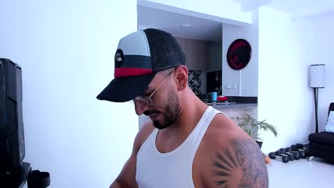 Snapshot of tony_muscle1 chatting on 02.23.25 tony muscle1 online show from 02.23.25