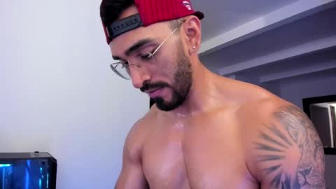 Snapshot of tony_muscle1 chatting on 03.02.25 tony muscle1 online show from 03.02.25