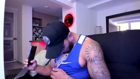 Snapshot of tony_muscle1 chatting on 03.02.25 tony muscle1 online show from 03.02.25