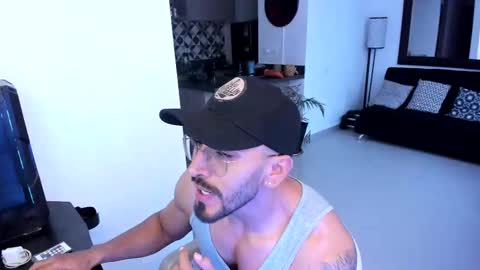 Snapshot of tony_muscle1 chatting on 03.07.25 tony muscle1 online show from 03.07.25