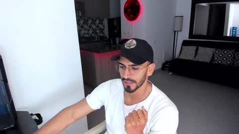 Snapshot of tony_muscle1 chatting on 03.11.25 tony muscle1 online show from 03.11.25