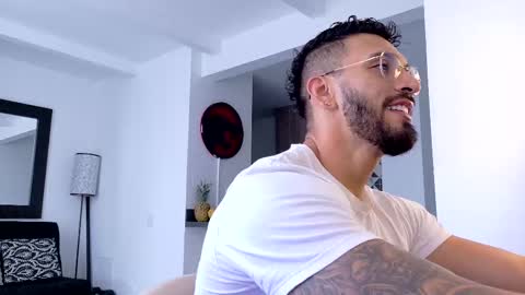 Snapshot of tony_muscle1 chatting on 09.19.25 tony muscle1 online show from 09.19.25