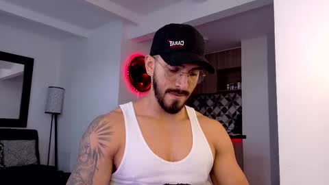 Snapshot of tony_muscle1 chatting on 09.21.25 tony muscle1 online show from 09.21.25