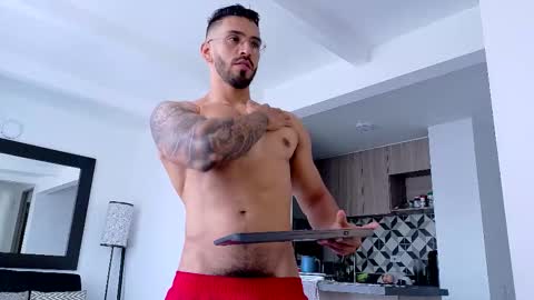 Snapshot of tony_muscle1 chatting on 10.17.25 tony muscle1 online show from 10.17.25