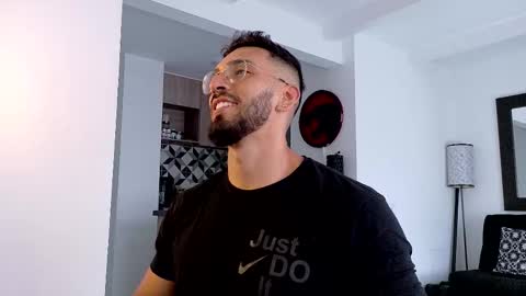 Snapshot of tony_muscle1 chatting on 01.08.26 tony muscle1 online show from 01.08.26