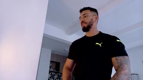 Snapshot of tony_muscle1 chatting on 01.11.26 tony muscle1 online show from 01.11.26