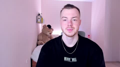 Snapshot of toohornyserj chatting on 01.10.25 toohornyserj online show from 01.10.25