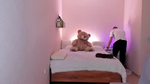 Snapshot of toohornyserj chatting on 02.01.25 toohornyserj online show from 02.01.25