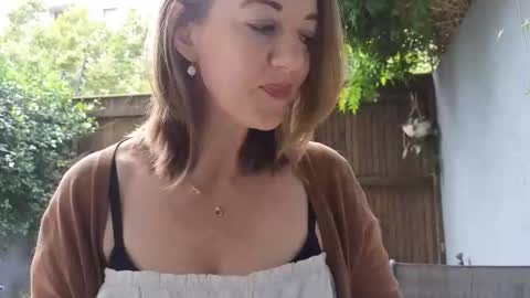 Snapshot of topsywilde chatting on 12.17.25 Topsy online show from 12.17.25