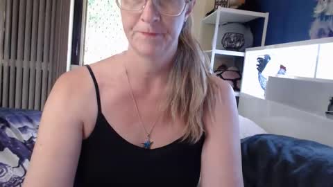 Snapshot of total_aussie_milfs chatting on 03.17.26 Milly online show from 03.17.26