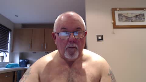 Snapshot of touchwood25 chatting on 12.17.24 TOUCHWOOD25 online show from 12.17.24