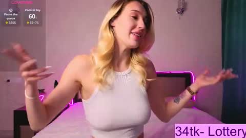 Snapshot of toxicdollkiss chatting on 06.15.26 ToxicDollKiss online show from 06.15.26